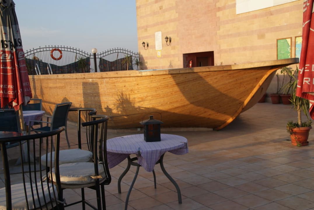 Pool als Boot Swiss Inn Nile Hotel