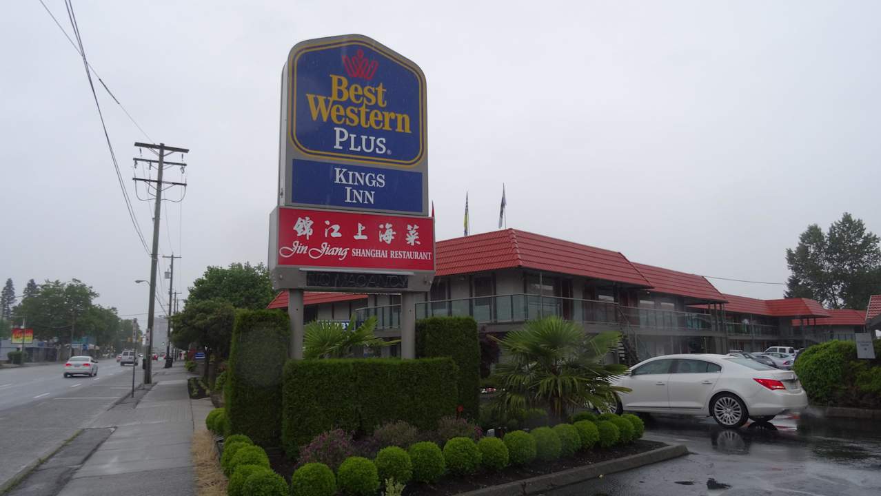Hoteleingang vom Kingsway Best Western Plus Burnaby Hotel