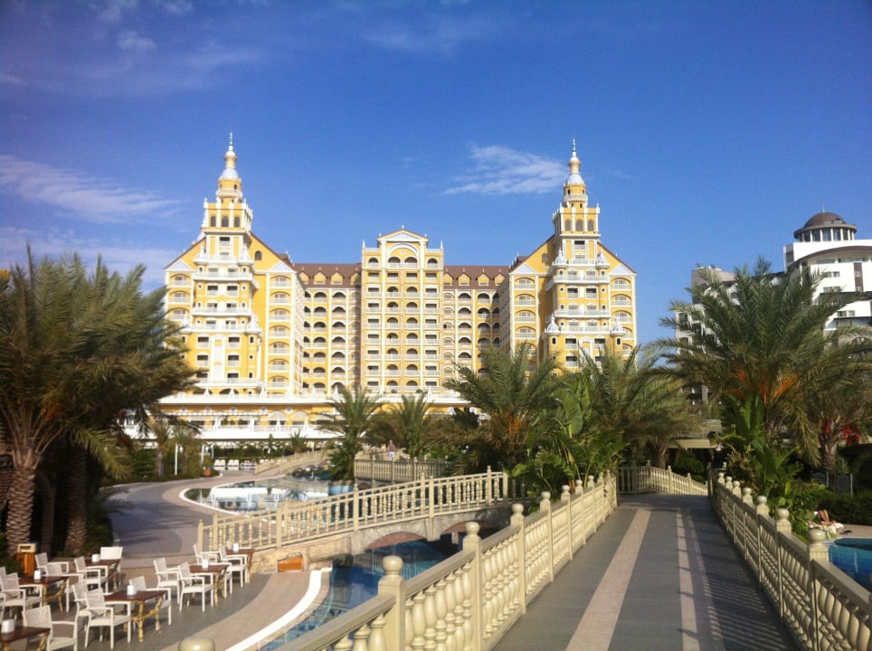 Schön angelegt: Garten, Pool, Hotel Royal Holiday Palace