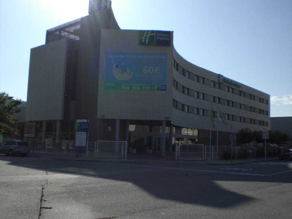 Hotel von außen Hotel Holiday Inn Express Molins De Rei