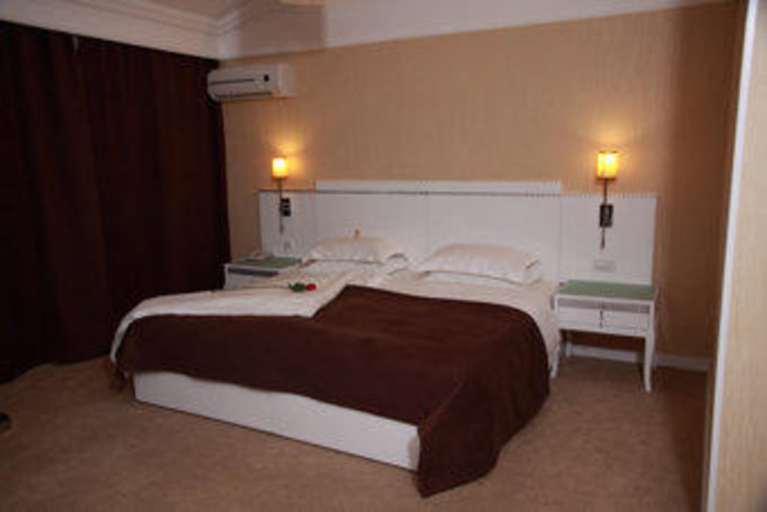 Standard Double Room Amber Hotel