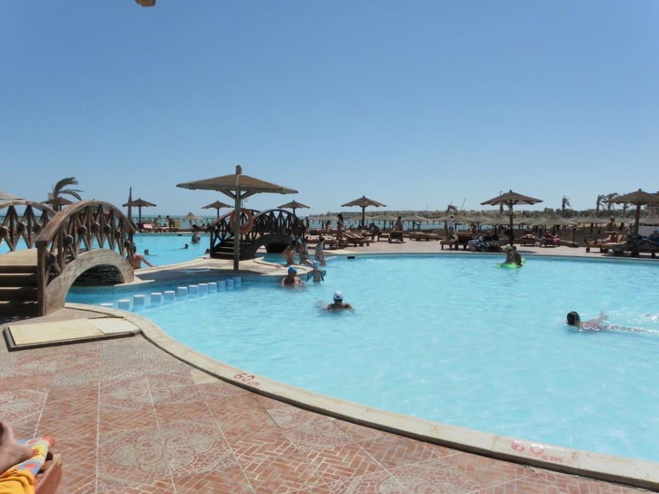 Basen przy plaży Riviera Aqua Park Resort