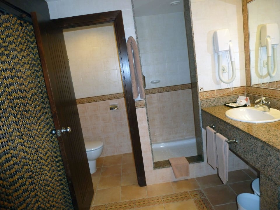 Riesige Dusche! Wenn auch nicht hier zu sehen Hotel Riu Funana