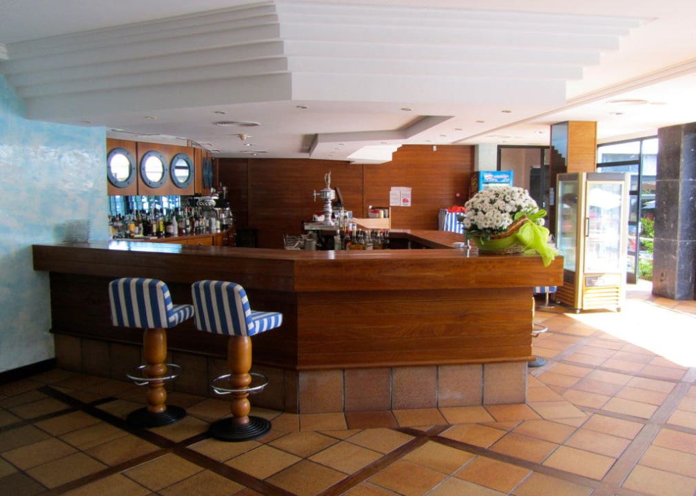 Blick zur Poolbar Hotel Serrano Palace