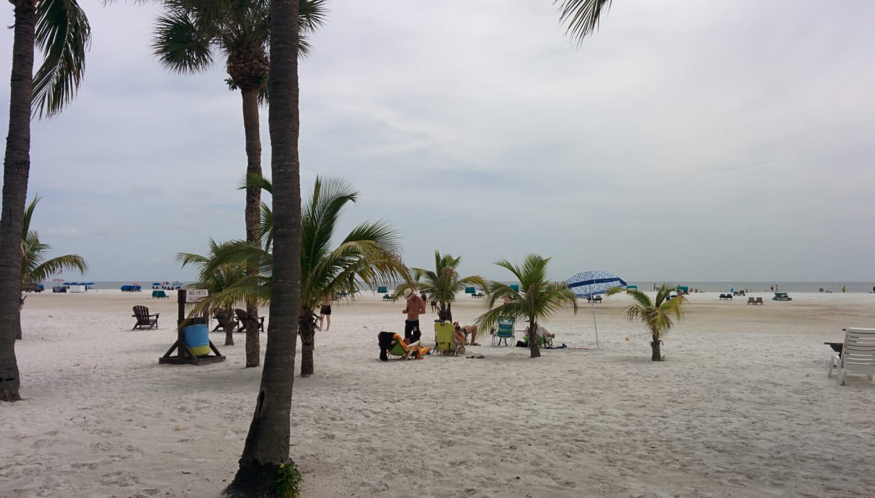 Außenansicht Hotel Outrigger Beach Resort