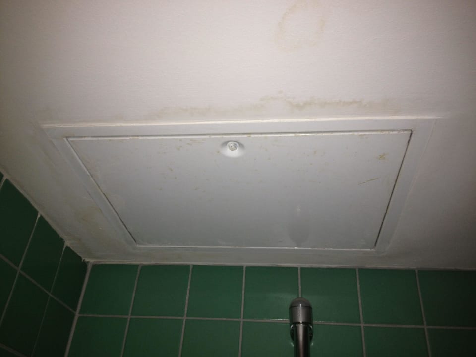 Flecken an der Badezimmerdecke Hotel Carat