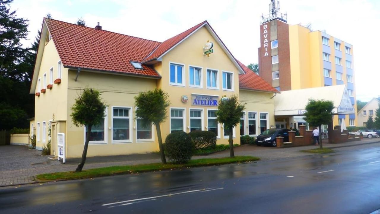 Die Zimmer sin im rechten Gebäude Hotel Bavaria Oldenburg