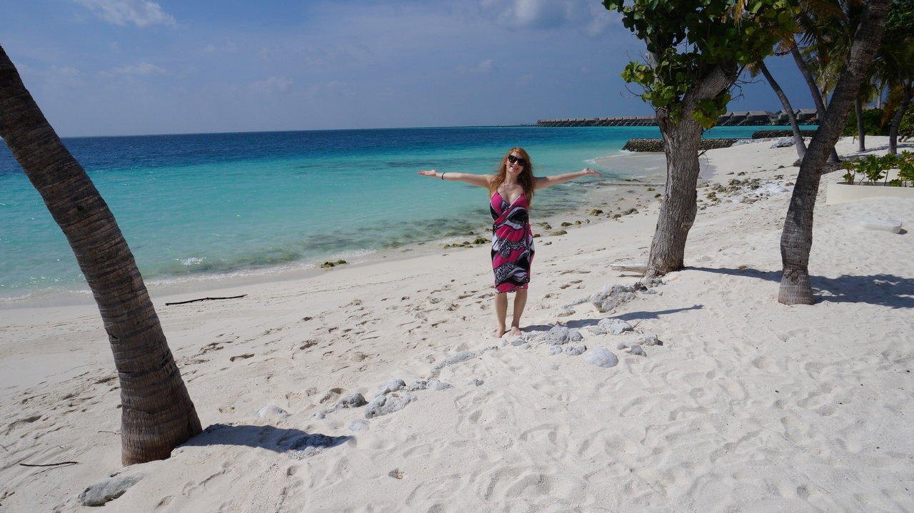Strandausblick Centara Ras Fushi Resort & Spa Maldives