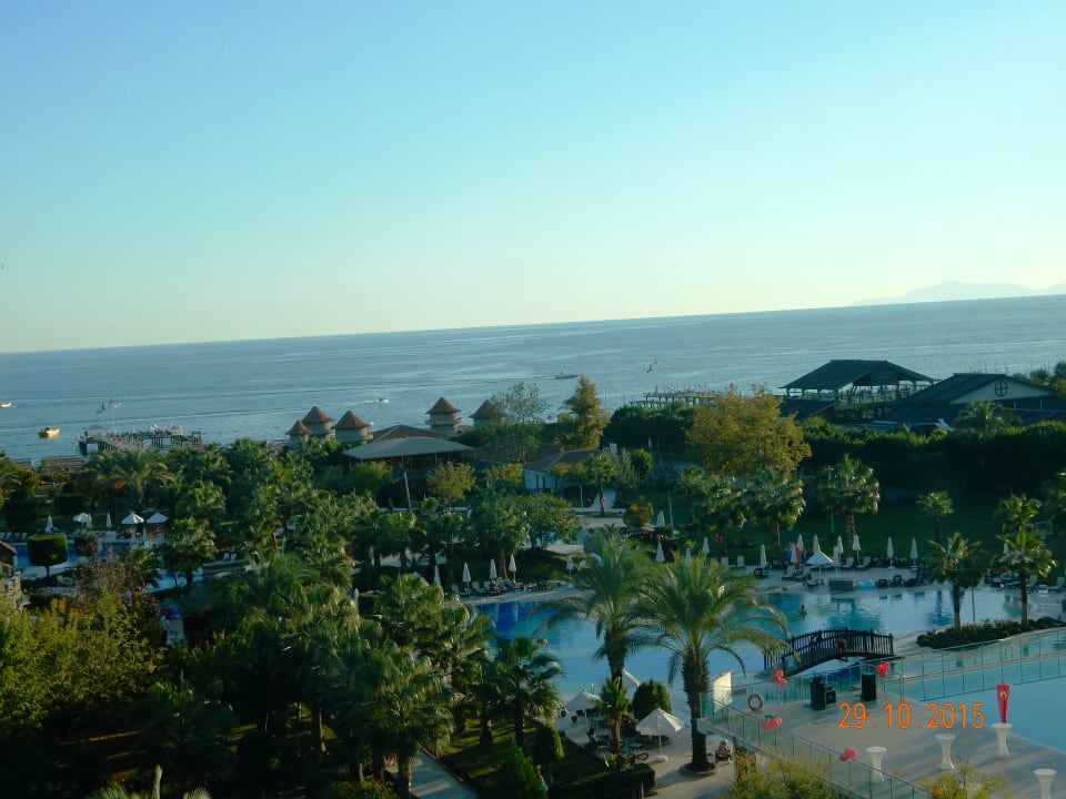 Der Garten mit Pool Sherwood Exclusive Lara