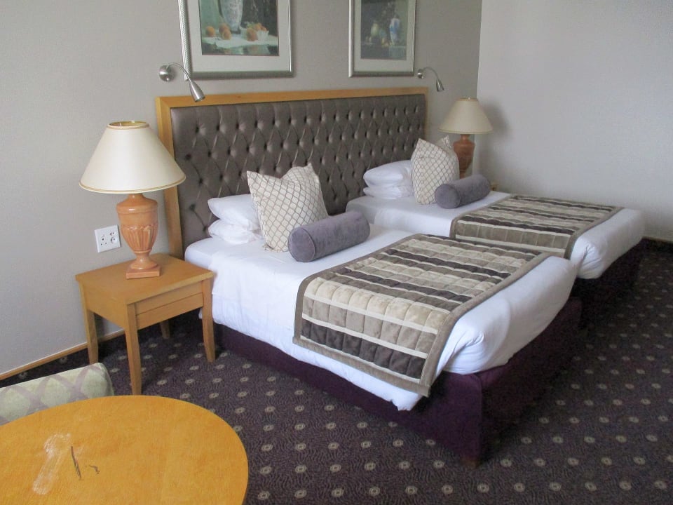 Zimmer Safari Court Hotel