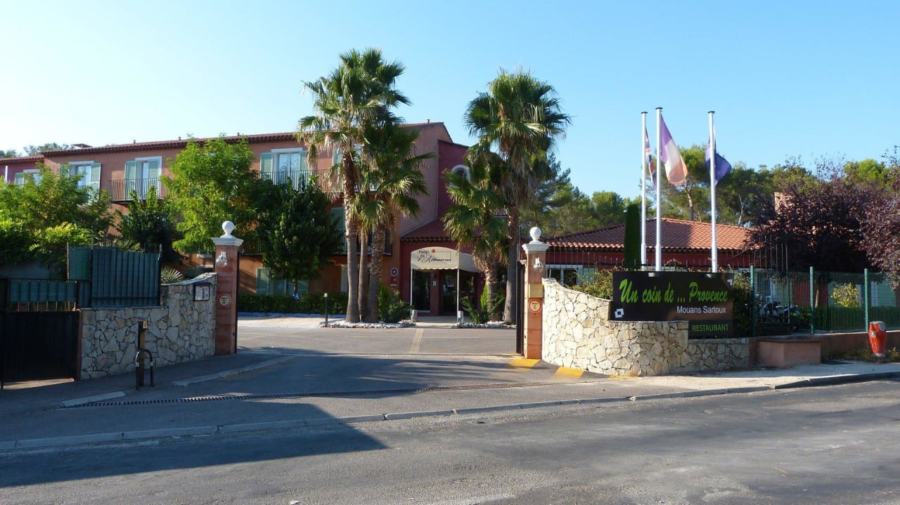 Einfahrt Hotel Domaine de l' Albatros