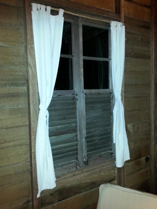 Fenster mit Lamelen Hotel Jungle Bay Resort & Spa