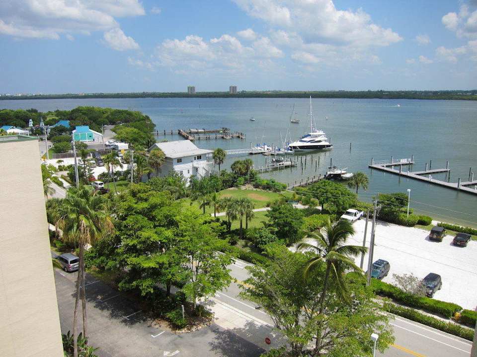 Marina hinter dem Hotel Hotel Pink Shell Beach Resort