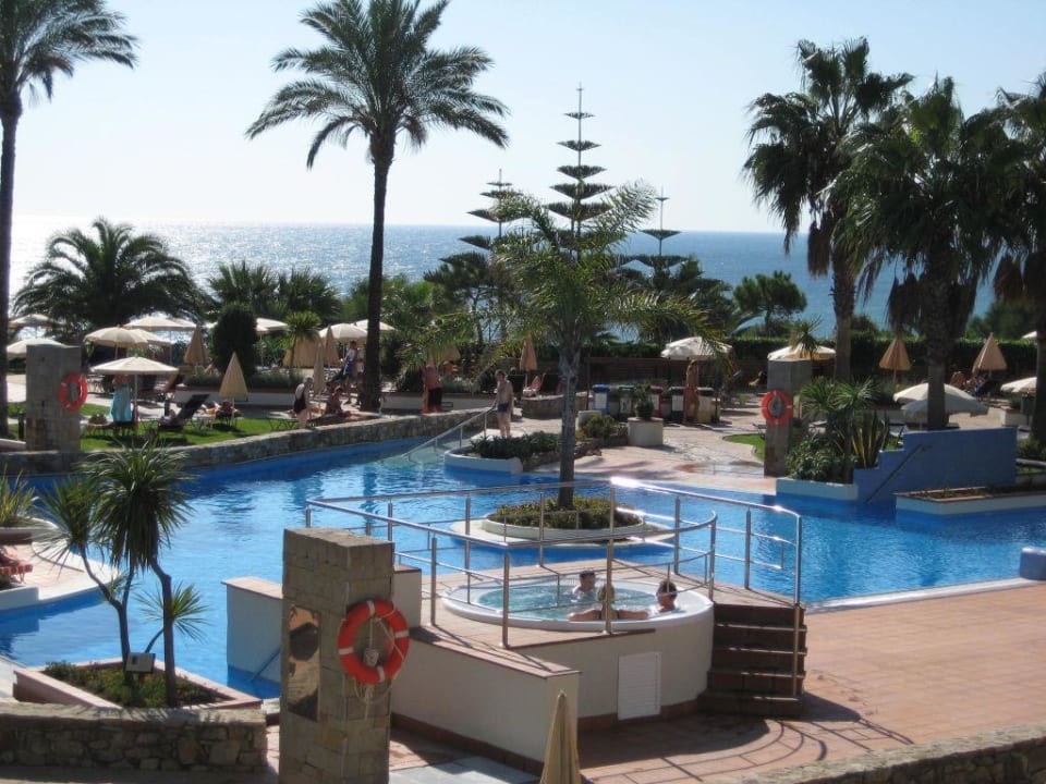 Blick vom Zimmer auf den Pool Fuerte Conil-Resort