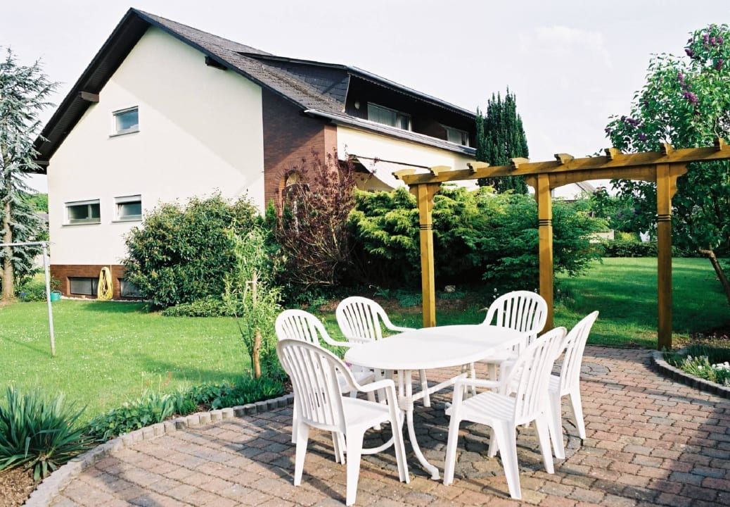 Rückseite m. Loggia und Garten Ferienwohnung Haus Kotthoff