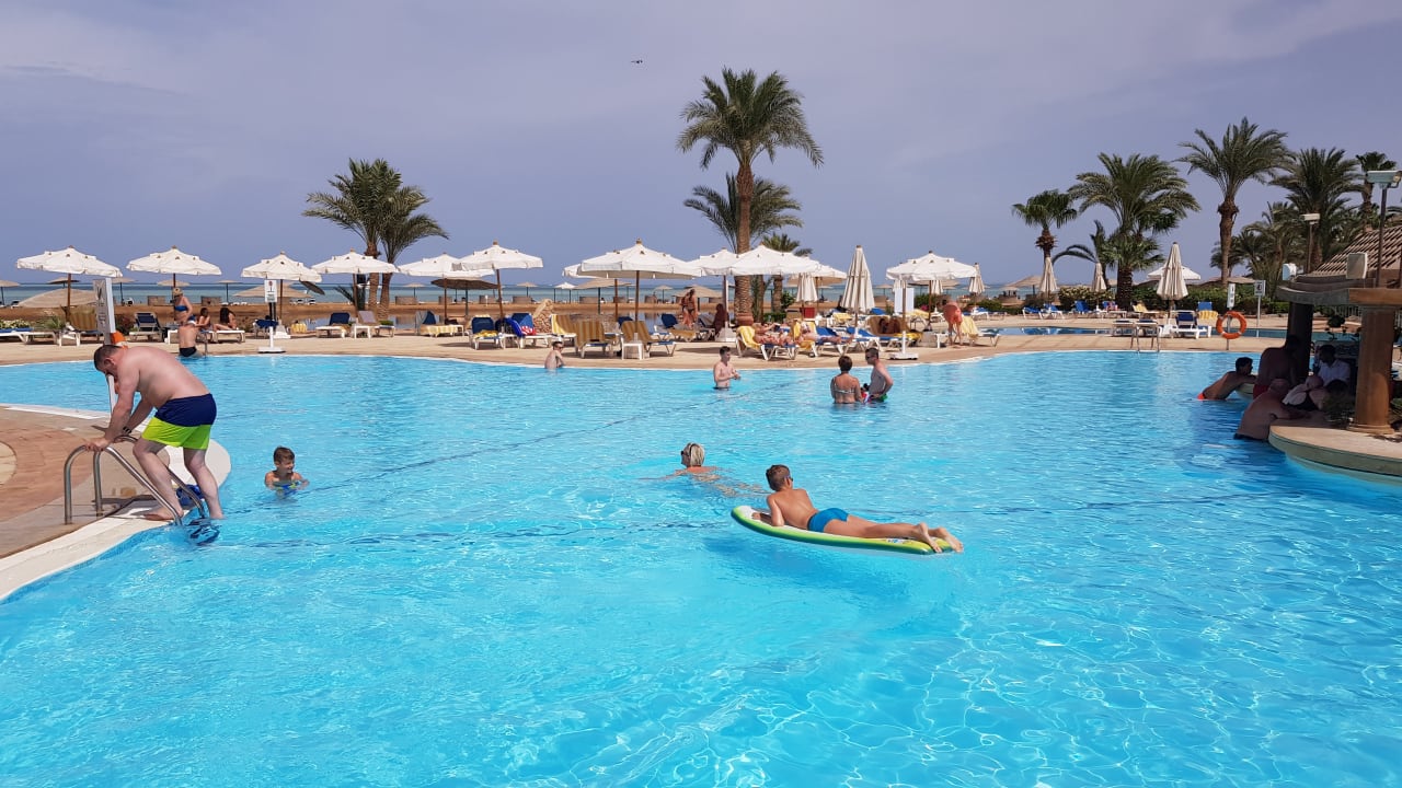 Pool Mövenpick Resort & Spa El Gouna