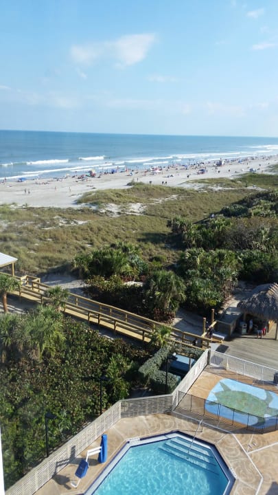 Blick vom Zimmer zum Pool Hotel Hilton Cocoa Beach Oceanfront
