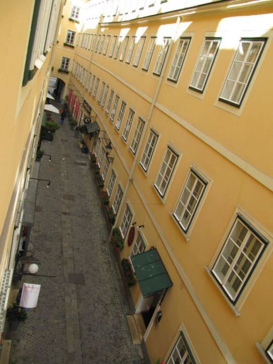 Blick vom Zimmer in den Innenhof Mercure Grand Hotel Biedermeier