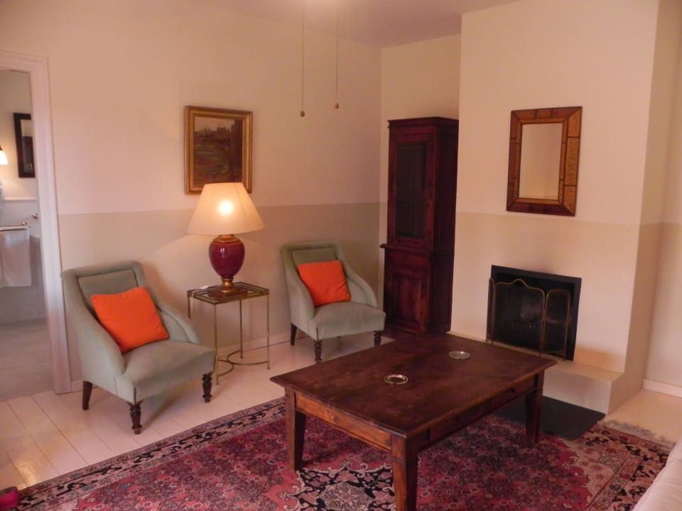 One chair not used,large spring in seat, painful Hotel La Fuente De La Higuera