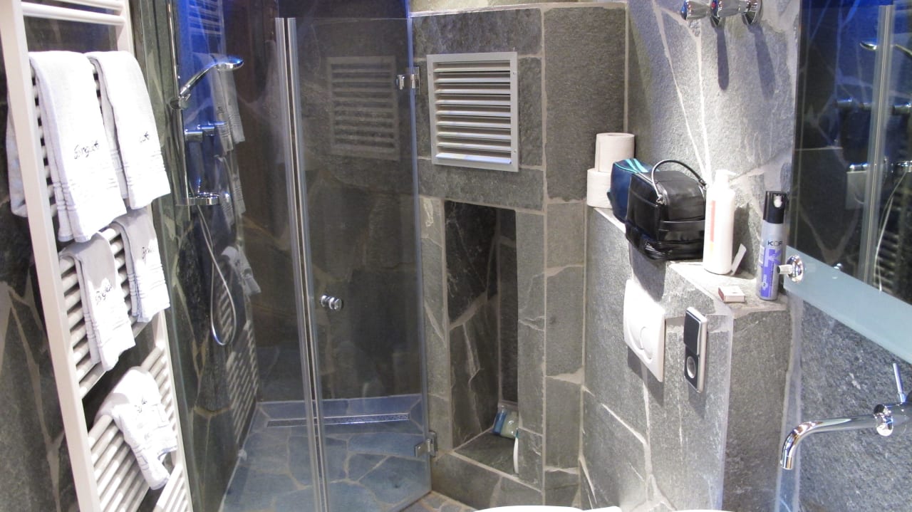 Bad mit Naturstein Hotel Landgasthof Bergblick