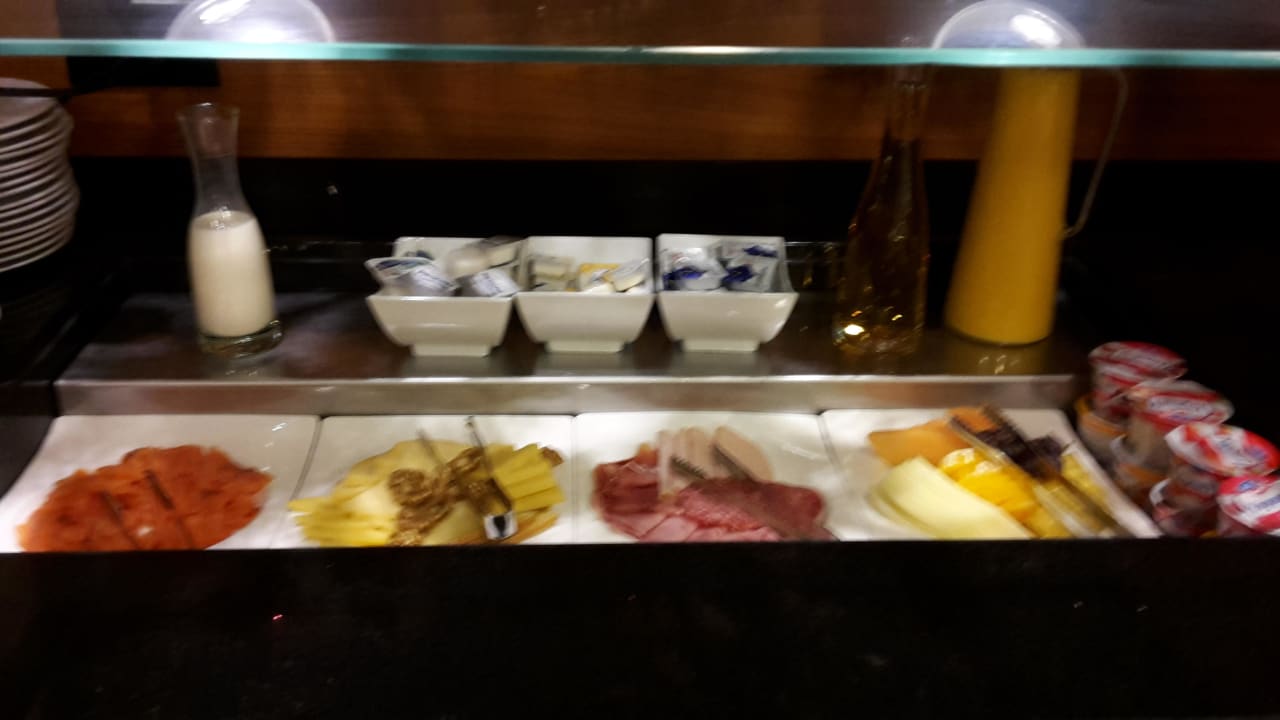 Frühstück Executive Lounge  Hilton Zurich Airport
