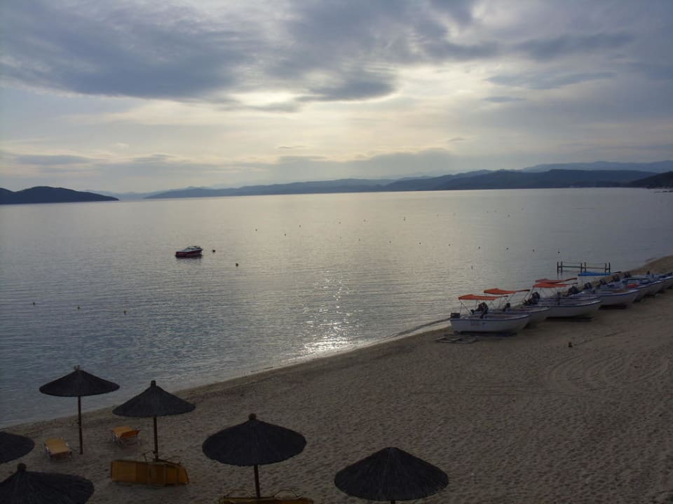 Strand abends Akrathos Beach Hotel