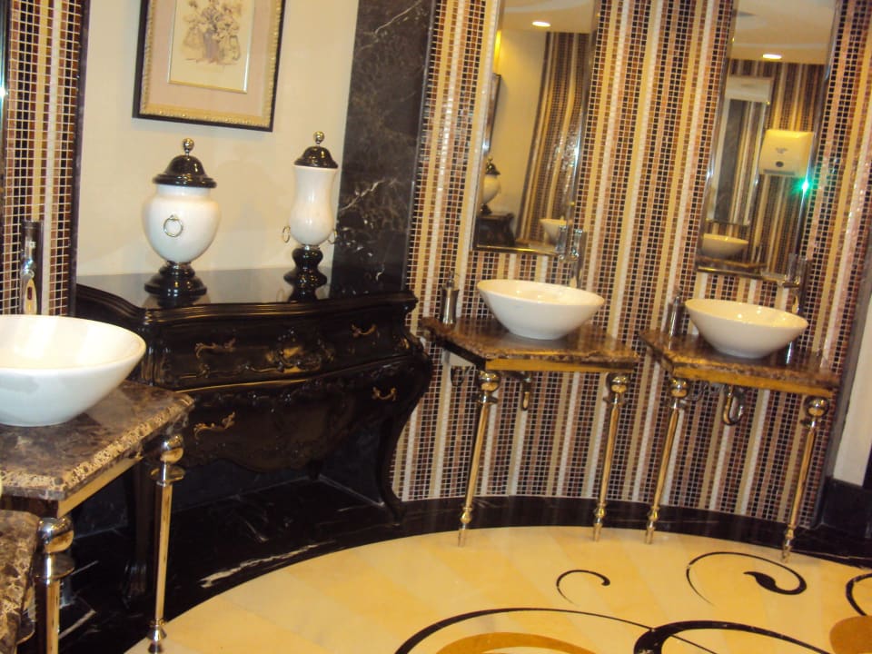 Toilette in der Lobby Hotel Delphin Imperial