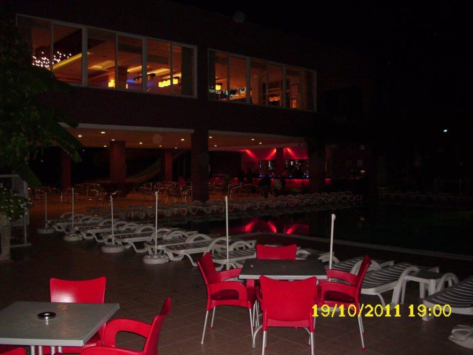 Pool bei Nacht Telatiye Resort