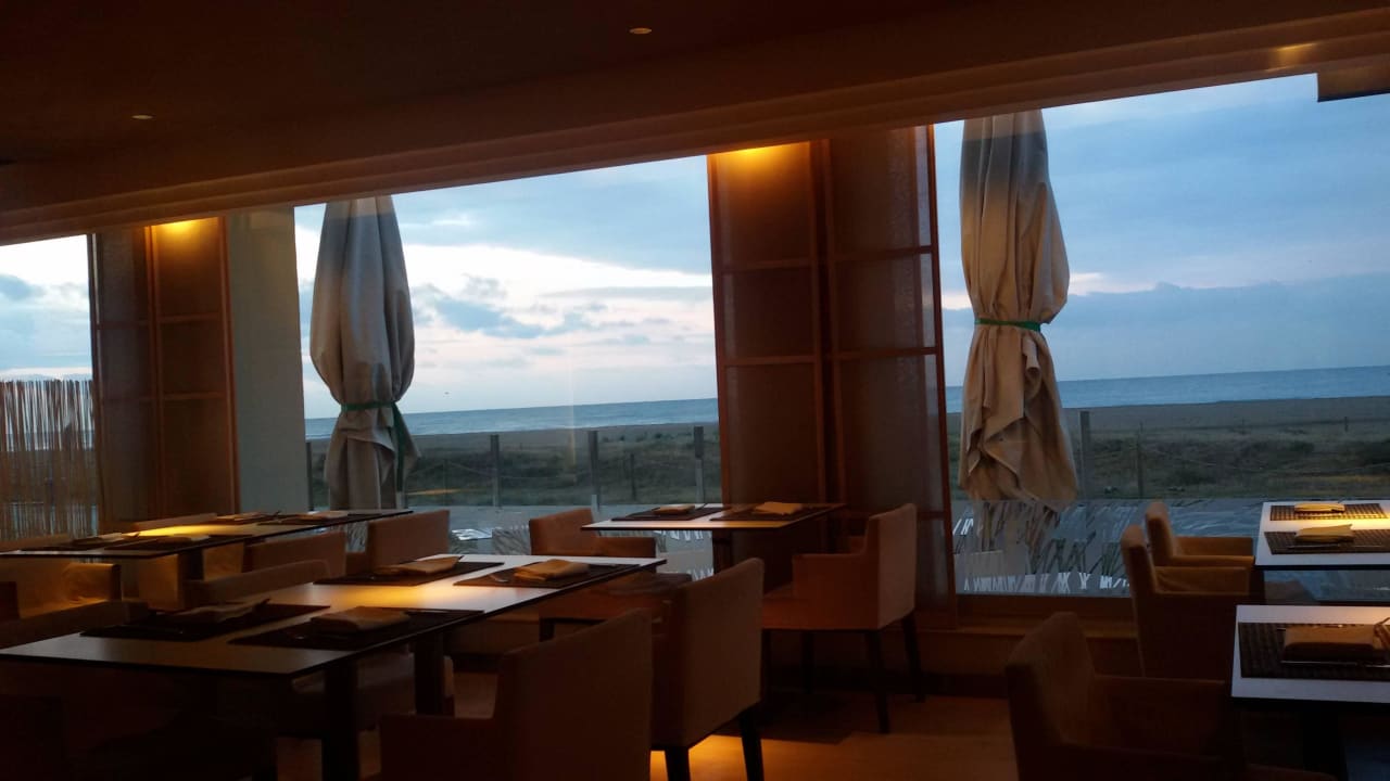 Blick vom Frühstücksraum zum Strand Hotel Bel Air