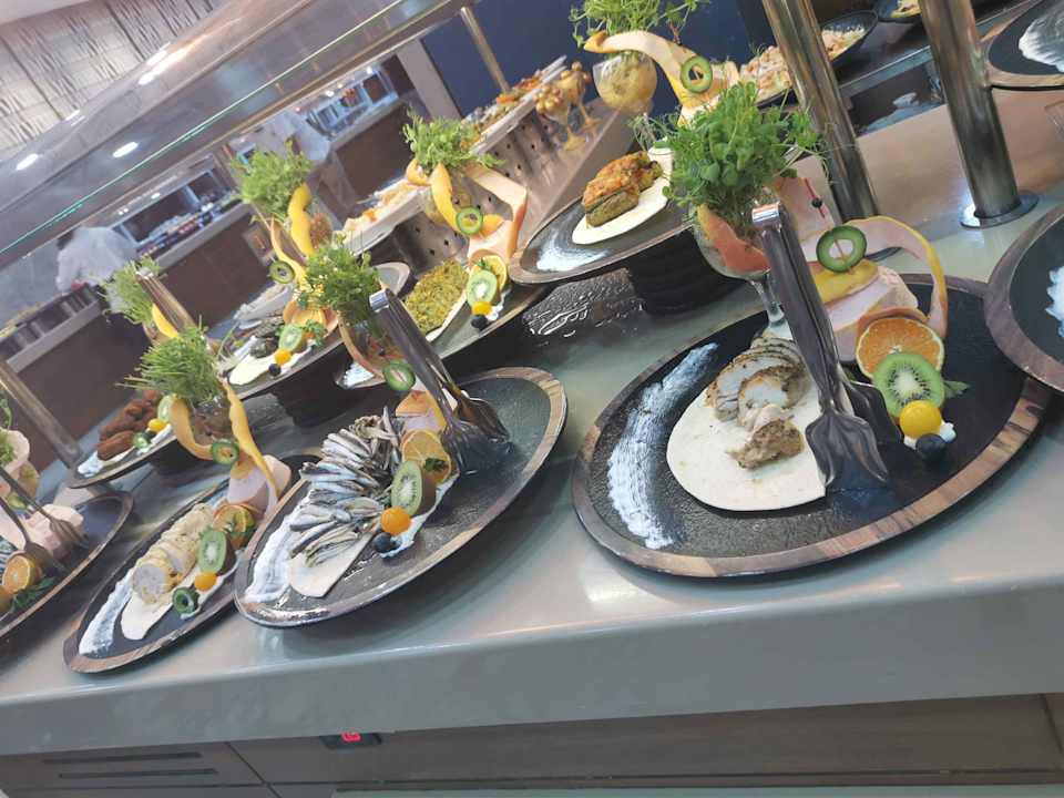 Gastro Saturn Palace Resort Hotel