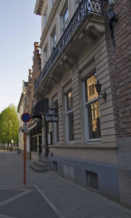 Eingang  Hotel Notre Dame