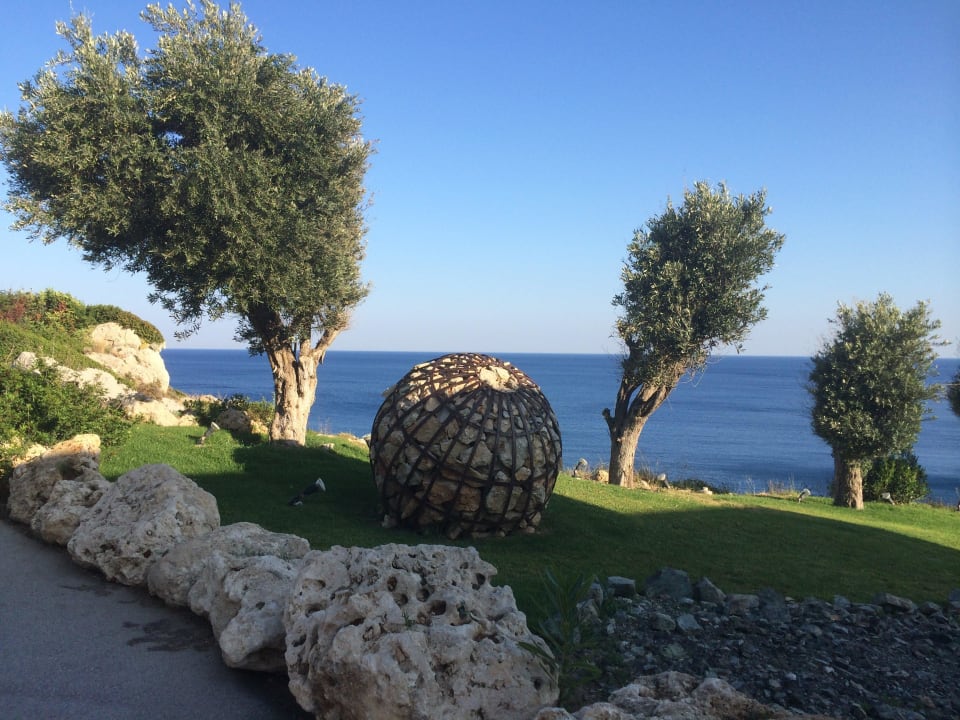 Auf dem Weg zum Strand Hotel Kalithea Horizon Royal