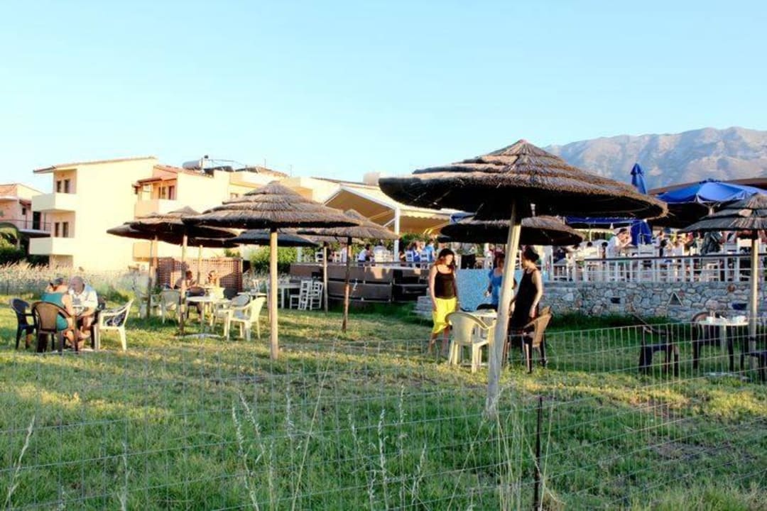 Speiseraum im Freien. Fereniki Holiday Resort & Spa