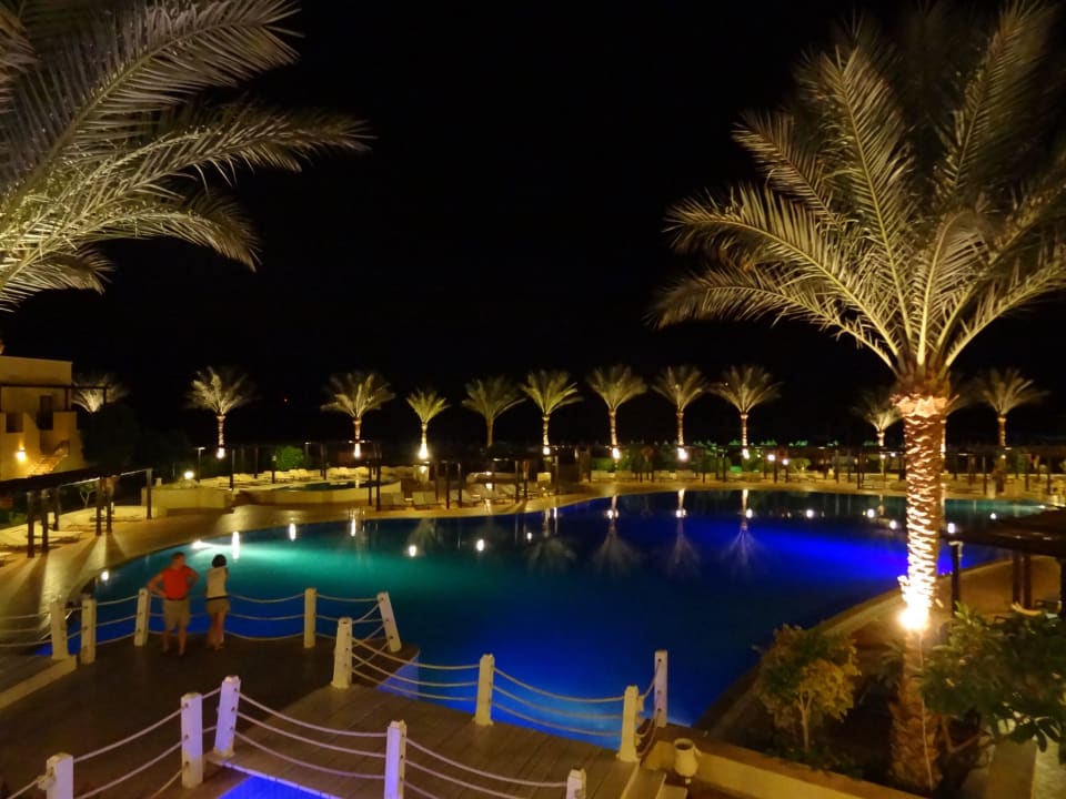 Pool bei Nacht JAZ Belvedere Resort