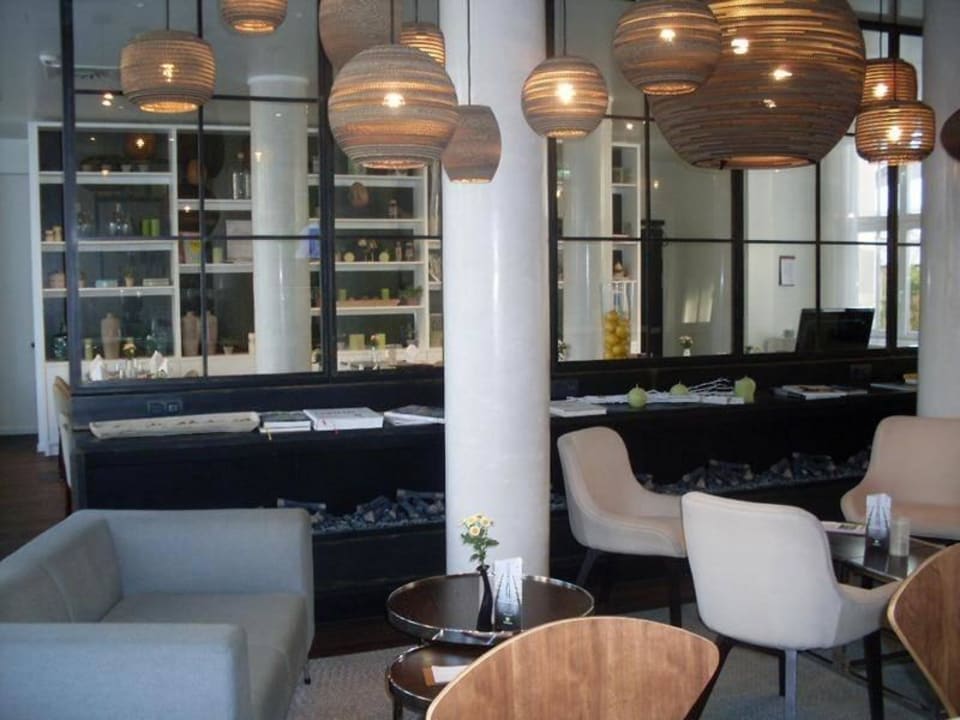 Lobby und Speiseraum Holiday Inn Dresden - Am Zwinger