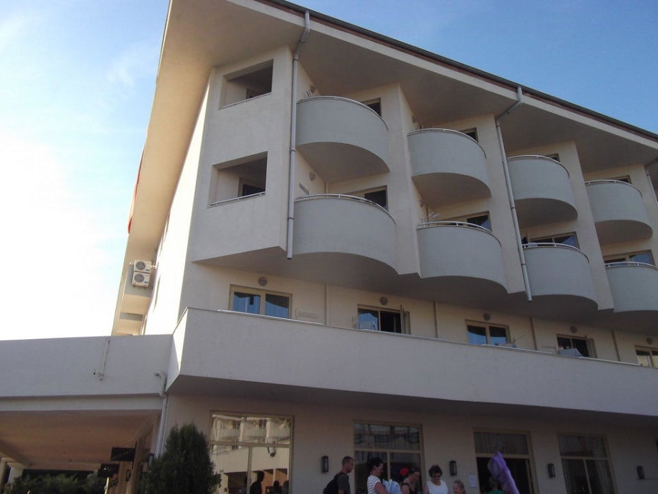 Blick auf unseren Balkon Side Breeze Hotel