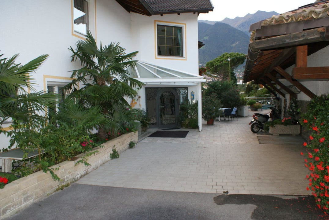 Hoteleingang Hotel Bellevue