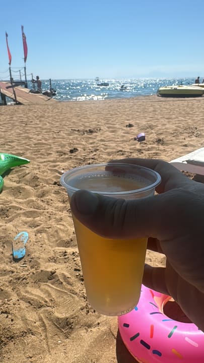 Strand Kamelya Aishen Club