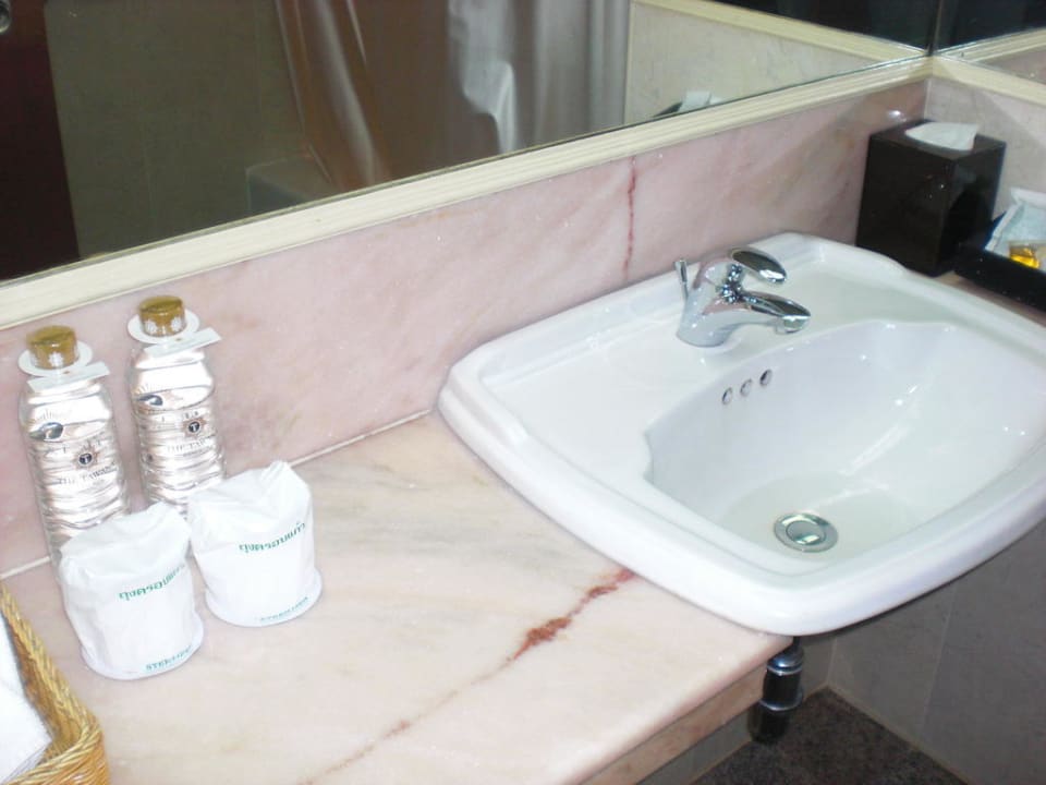 Bad im Hotelzimmer The Tawana Bangkok