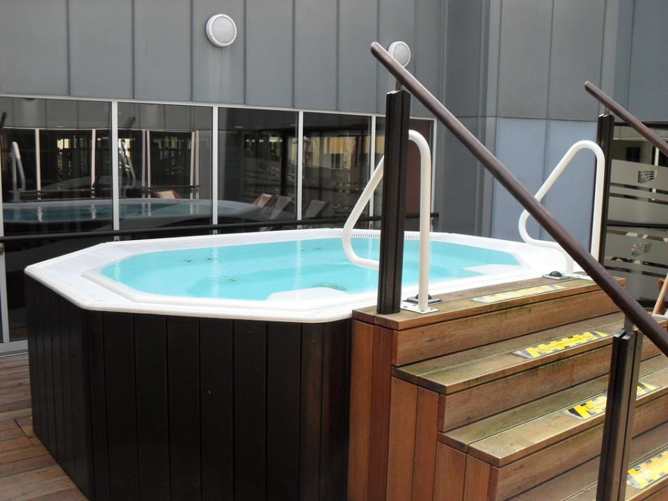 Pool Hilton Dresden