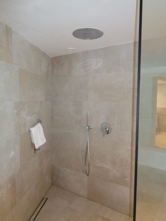 Die große Dusche mit der Regenduschenfunktion. Myseahouse Flamingo - Adults only