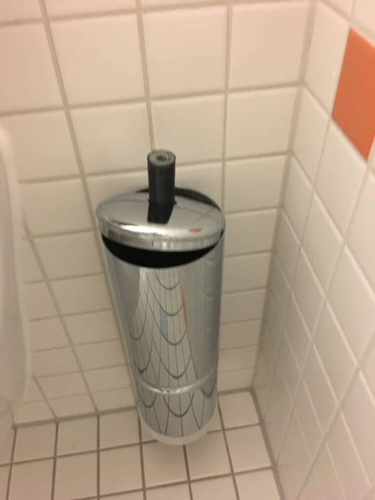 Defekte Toilettenbürste centrovital Hotel Berlin