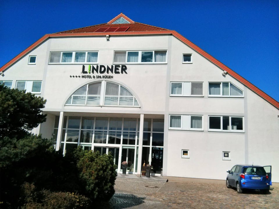 Hoteleingang AEDENLIFE Hotel & Resort Rügen