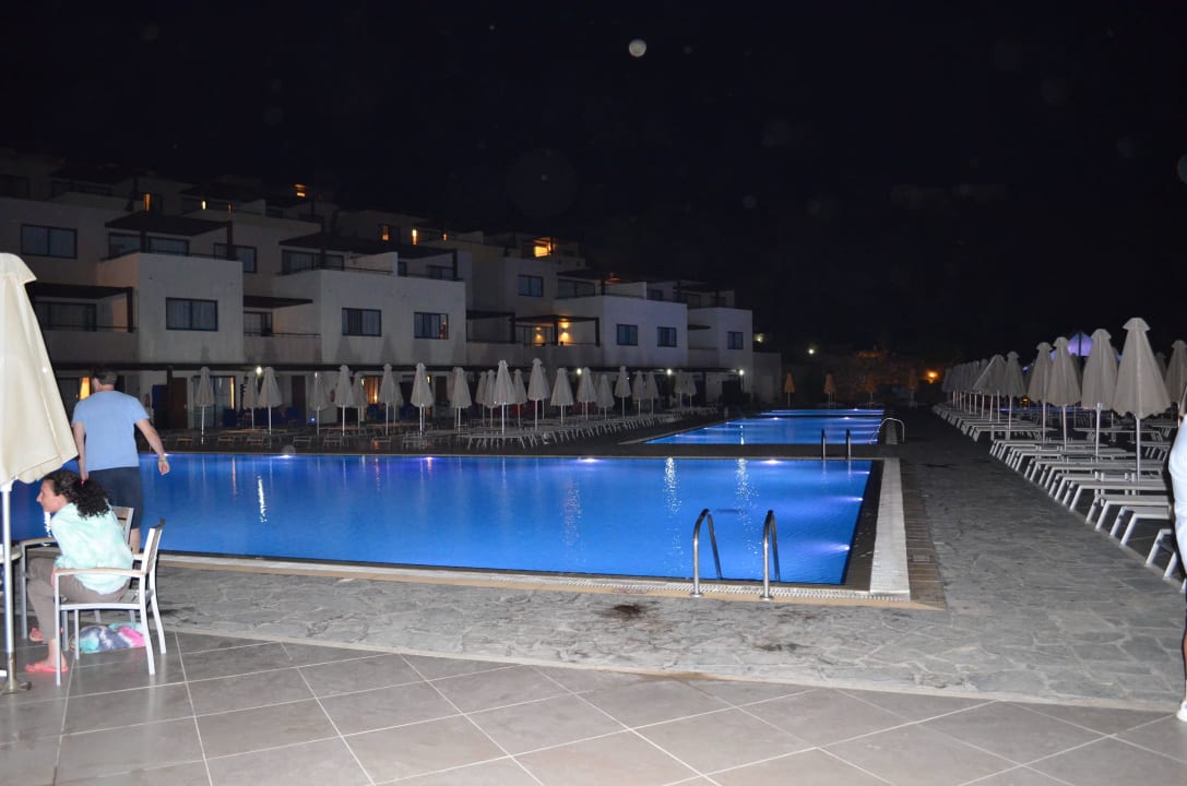 Baseny nocą Atlantica Mikri Poli Crete