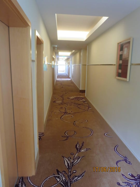 Hotelgangblick im 3. Stock Hotel Mondial am Dom Cologne- MGallery