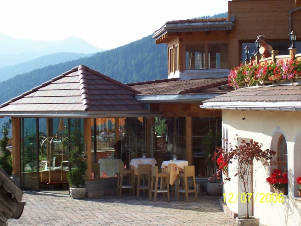 Eingang zum Hotel Panorama Resort Taljörgele