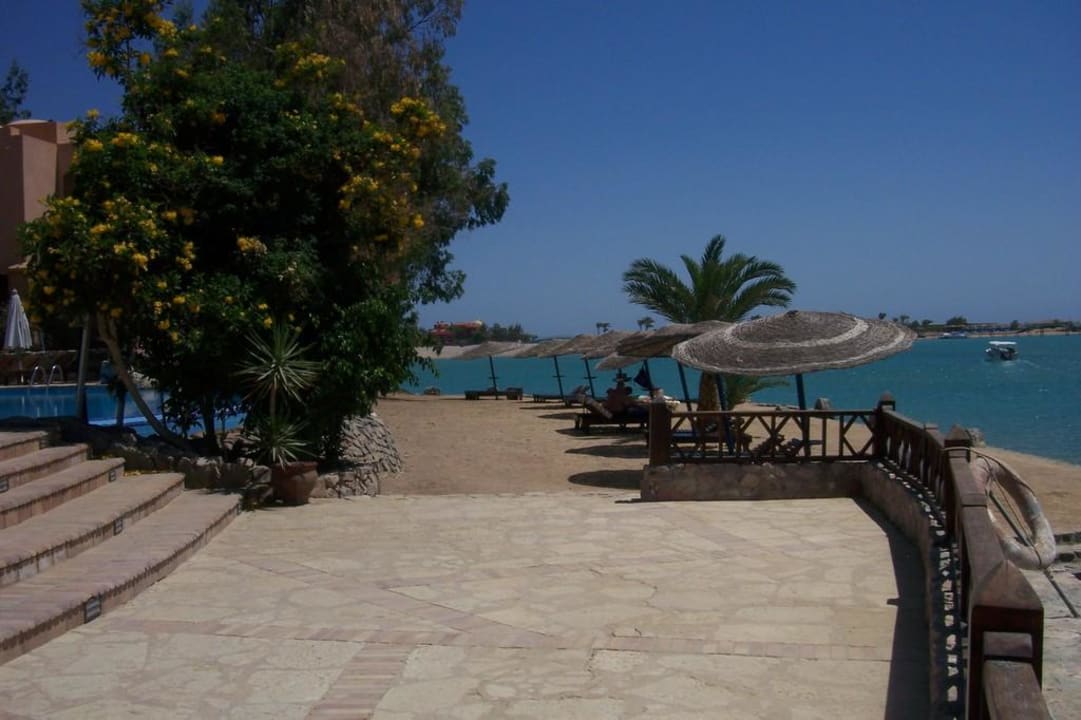 Lagunen Liegeberei vorm Hotel Sultan Bey Hotel, El Gouna