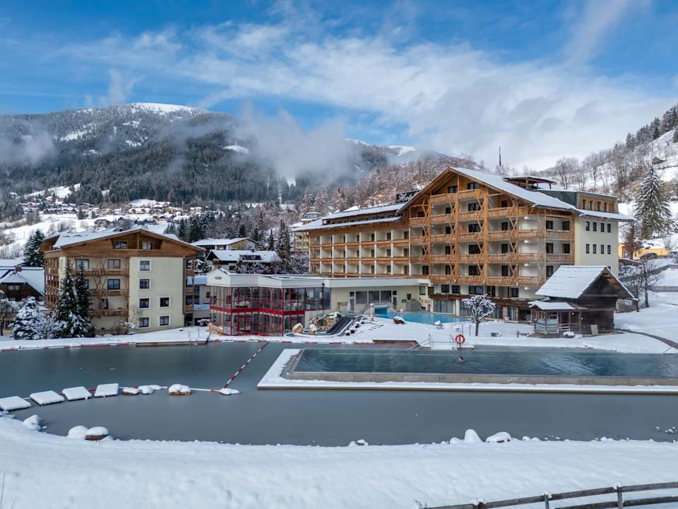 Außenansicht Thermenwelt Hotel Pulverer