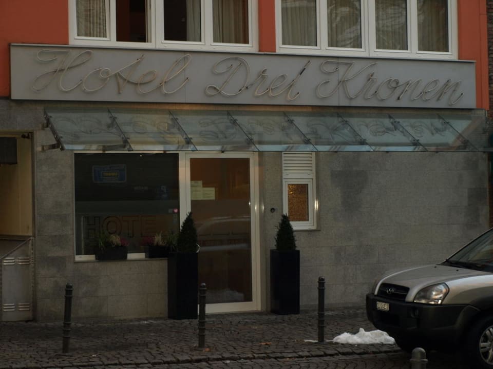Haupteingang Hotel Drei Kronen