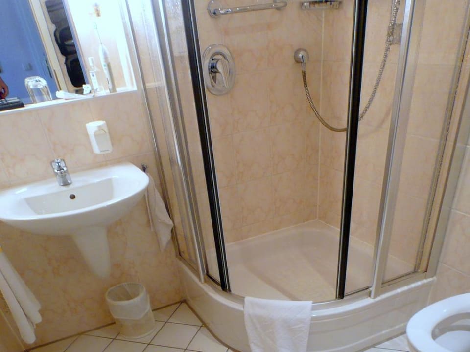 Bad und Dusche - Zimmer 109 Hotel Residenz Joop